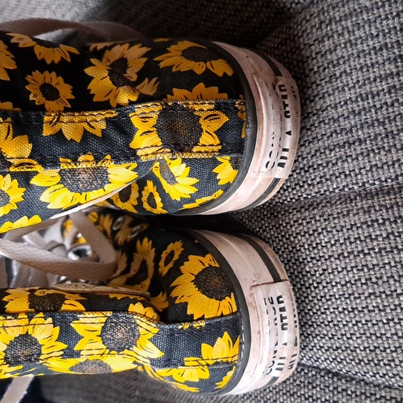 Converse - Picture 4 of 4